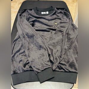Woman’s Adidas velour crewneck top - black size x-small